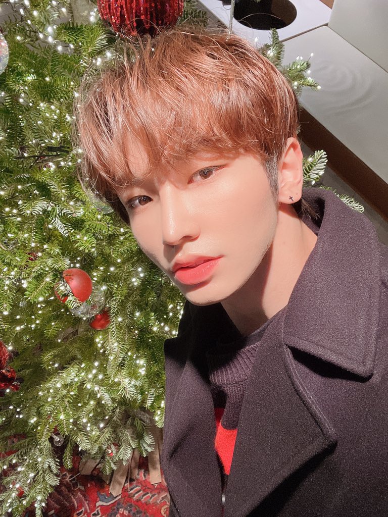TOO_Philippines's tweet photo. [TRANS/PHOTO] 201224 
@Too_members TWT UPDATE 

[#JISU]

Merry Christmas 🎬
Have a happy time with your family at home!
#TOO #티오오 #지수 😁 https://t.co/MVg3dPlIrD