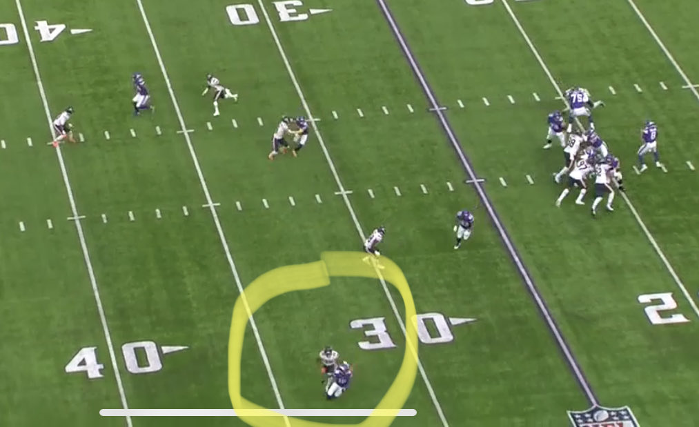 Again press man against a man having a historic R year. This time it’s a double move, Kindle step for step on Jefferson w the out and up cousins runs for a first