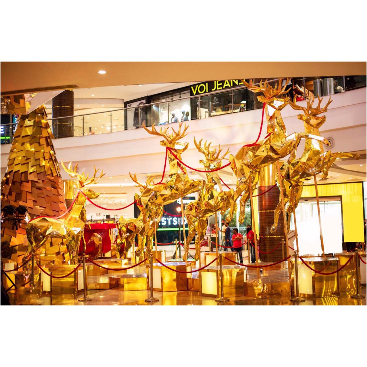 Celebrating the last festive period of the year with some breath-taking decor across #PhoenixMalls. #Christmas