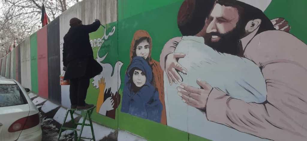 SadaeAzadi's tweet photo. استفاده از هر گزینه ممکن برای رسیدن به صلح در افغانستان؛ دفتر ایتلاف زنان در تخار نقاشی ودیوار نگاری را جهت تامین صلح راه اندازی کرده است https://t.co/7xEbGUt7pm