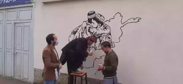 SadaeAzadi's tweet photo. استفاده از هر گزینه ممکن برای رسیدن به صلح در افغانستان؛ دفتر ایتلاف زنان در تخار نقاشی ودیوار نگاری را جهت تامین صلح راه اندازی کرده است https://t.co/7xEbGUt7pm