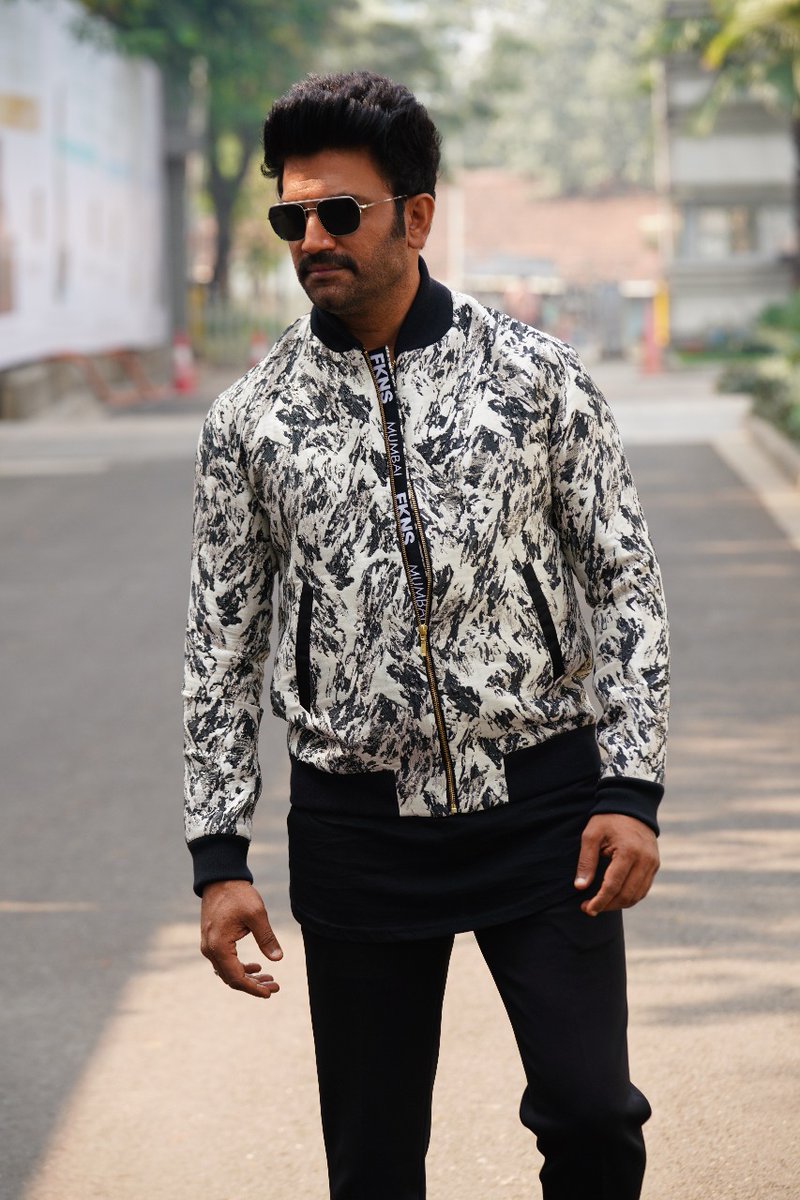 TimesFashionWk's tweet photo. When @SharadK7 walked the ramp for @Autohangarindia presents Narendra Kumar, it was all a hansome affair at #BTFW2020!
#BombayTimesFashionWeek #BTFW #BTFW2020 #WinterFestive #TimesFashionWeek #VirtualFashionWeek #fashionweek #VirtualEdit #BombayRealty #DarwinPlatform https://t.co/MB14HCvZMN