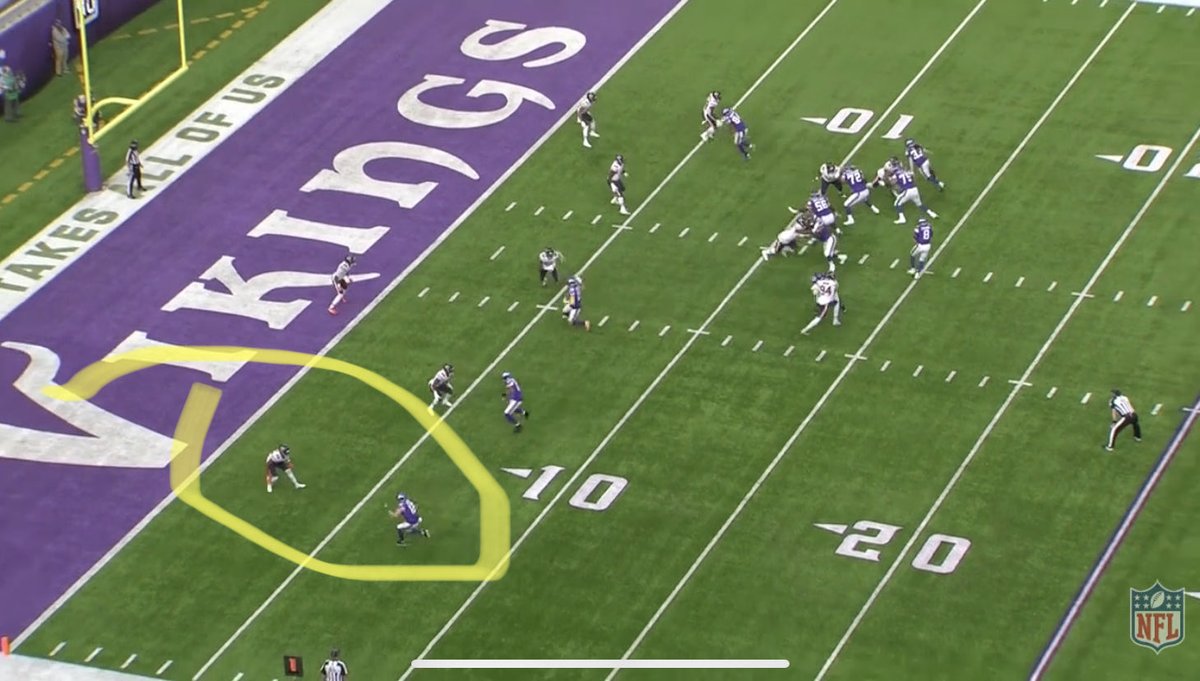 Here’s just a pic of shelley not covering his guy on inside which concerns me, bears get lucky Cousins goes other way or maybe shelley already saw it headed that way