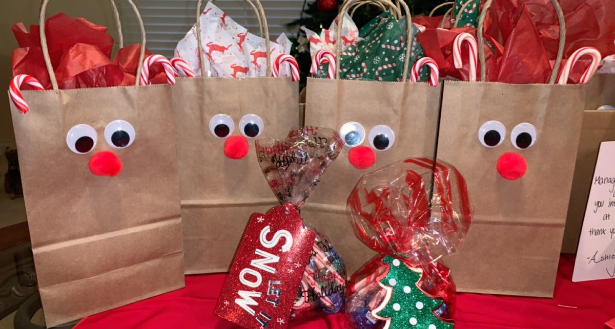 AshleyMBarrios's tweet photo. Merry Christmas Eve @ 0469 🎄🎅🍫
@Katy_HD0469 @JefferyOfenloch @DeborahCrookes https://t.co/MuxGEhVcE3