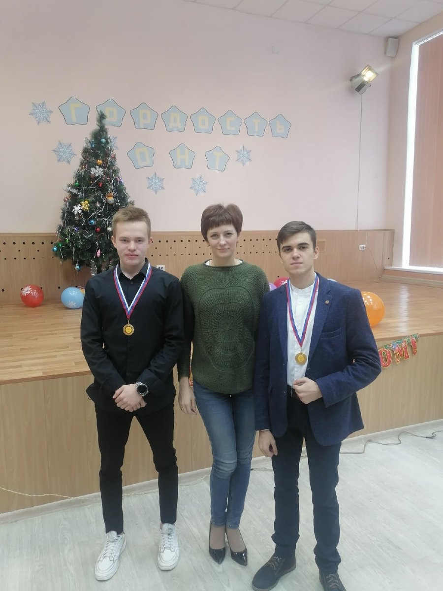 aleeksminaev's tweet photo. Сегодня в Отрадненском нефтяном техникуме наградили лучших студентов в различных номинациях.  Я награждён в номинации "Творческая личность" ГОРДОСТЬ ОНТ!   @samminobr @ont_otradny @uprobraz2018 @BugakovAl @D_Azaroff @Otradny163 https://t.co/6uJQePaRhe