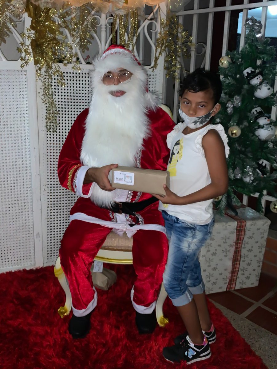 HanzZuleta's tweet photo. Que no se pierda la tradición de regalar un poco de felicidad a quienes lo necesitan en esta época del año. De la mano de @TierraDeTalento pasamos una tarde maravillosa. Feliz navidad a todos los niños del mundo! https://t.co/hy1XjxBviX