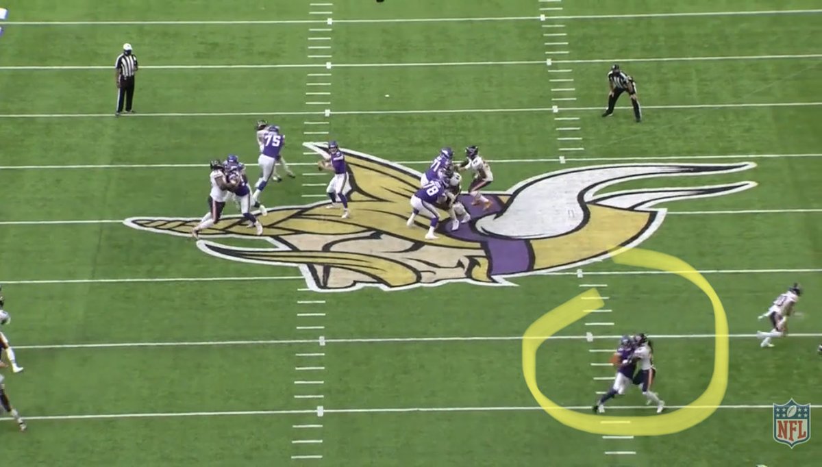 Next series & Vildor is back to press man this time in slot v Jefferson (just his foot in pic 1). Cousins going here whole way but V is so physical he has to pull down and run up in pocket to buy time. Pics dont capture but Jefferson swim move (grabs) Vi to get Separation & comp