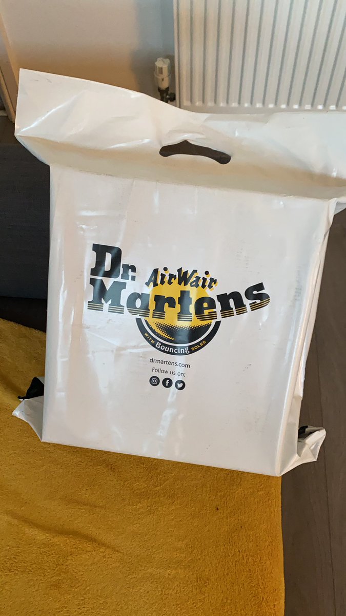 jaymzzb's tweet photo. @drmartens I’m so annoyed that you wouldn’t think to use discreet packaging at this time of year. Literally ruined a surprise for my wife today. I’m so disappointed! https://t.co/QQ26xYAqWo