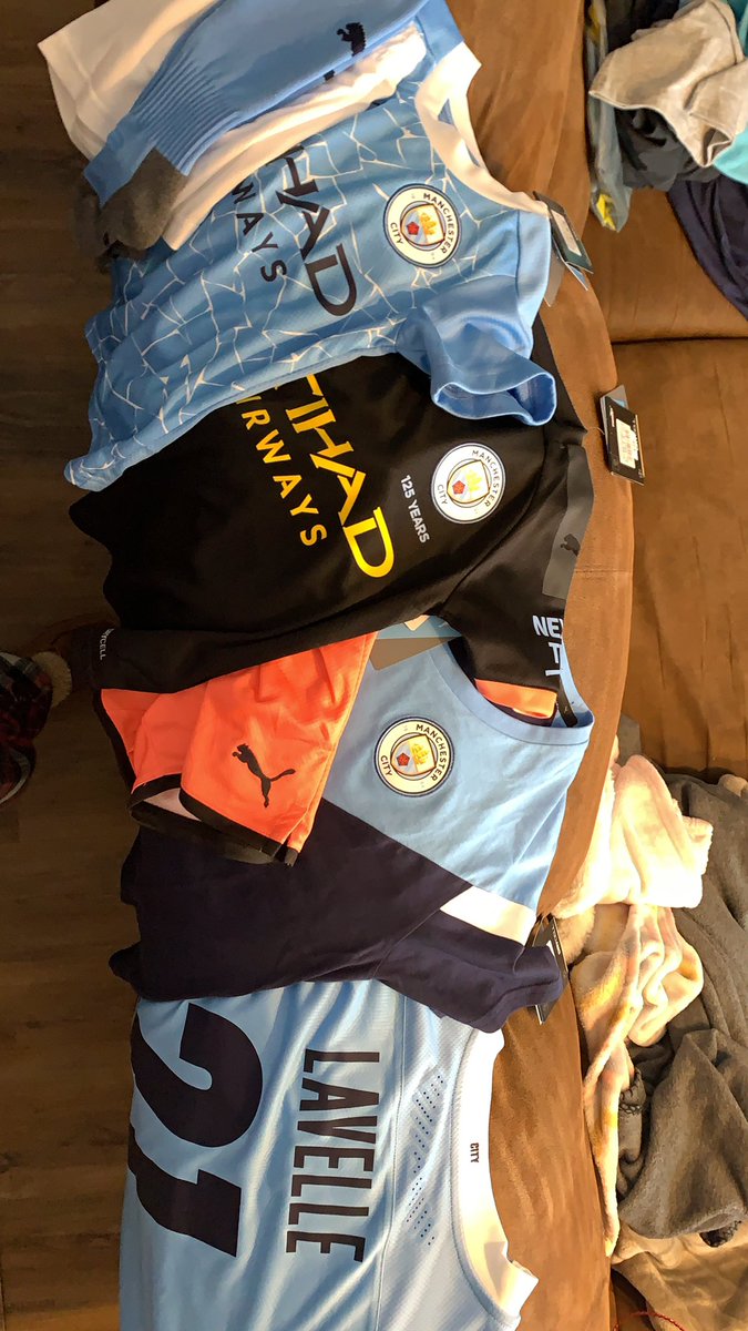 Jose6and's tweet photo. Not sure what’s most exciting for this Christmas. My family’s full conversion to @ManCityUS or my @roselavelle jersey. https://t.co/KkDfUZRqfG