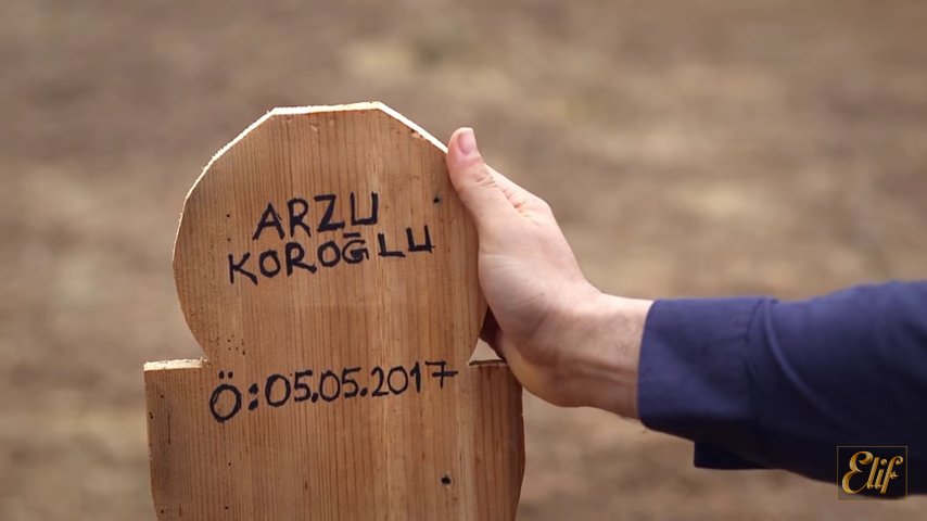 umitkelif_'s tweet photo. Arzu, dormías profundamente, pero cualquier ruido te sobresaltaba. Me quedaba despierto para verte dormir. Para admirar tu belleza. Debería dormir en paz. Te quiero amor. No quería que esto teminara así. Te quise con toda mi alma #ElifEnNova https://t.co/79TwGc7vUC