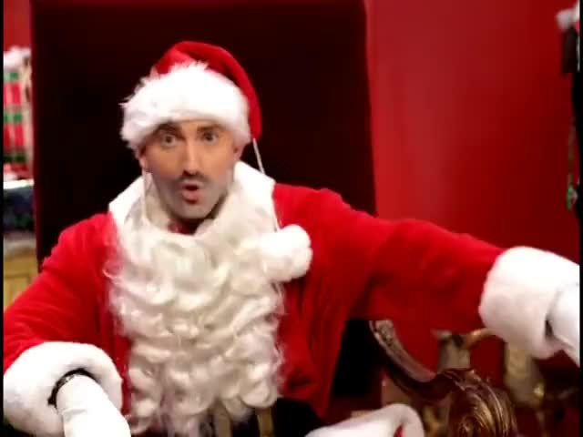 333askanangel's tweet photo. #Eminem #ThroughOutTheYears "Just lose it" @YouTube In a #Santa suit🤣 Merry Christmas 🎄Now Santa #Em, where's my #PS5 Sincerely Sue https://t.co/zzKQtvp8Qj