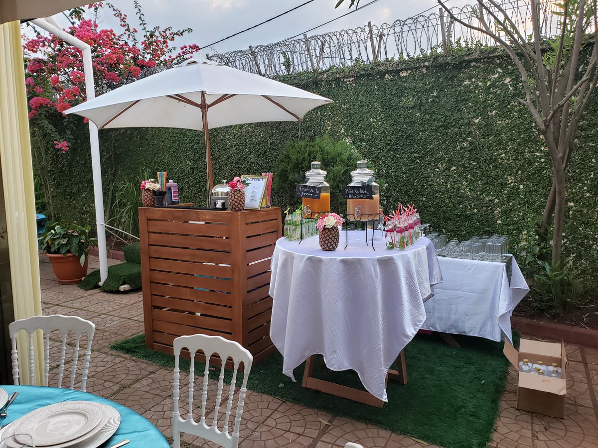 NaturalSyrup's tweet photo. @KiosaBarMobile notre service de bar mobile tres honoré de vous accompagner durant ces temps de fêtes.
Bar à jus naturel
Mocktail et cocktail créatifs
Tel/Whatsapp 655 91 94 04
#NaturallyGoodSyrup #MadeInCameroon #cocktail #mocktail #barmobile #bartender https://t.co/XI6CsUavEI