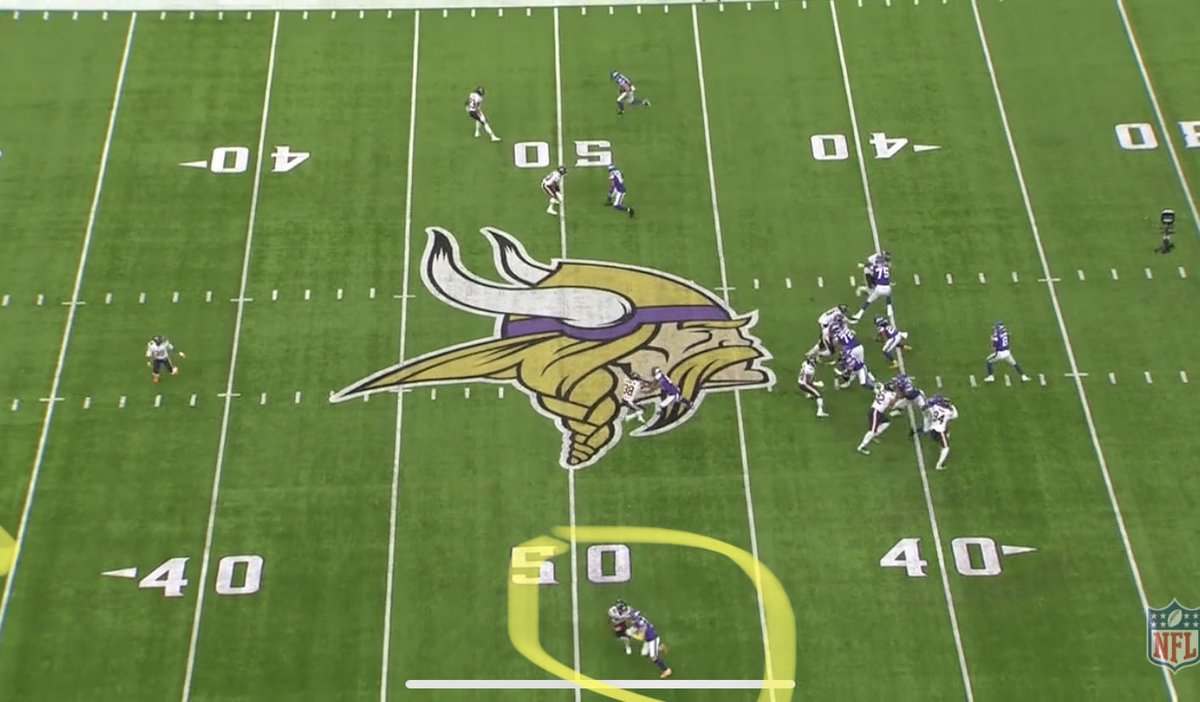 He locks down thielen here AGAIN (he had zero fears on Thielen I didn’t show a RZ play earlier but same deal), Thielen can’t get separation and pushes off and they somehow call it on Vildor (video in next tweet)