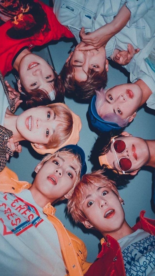 _suyoung7's tweet photo. Who in #BTS? 

First caught my attention: Jin🐝
First bias: Jin
Current Bias: Suga 
Bias wrecker: Jimin &amp; Jin
First MV: DNA
Fav songs: Like, Telepathy, 00:00, Lights, Ego, Coffee, Run (Ballad Version), Whalien 52, &amp; Just One Day.

@BTS_twt @bts_bighit https://t.co/OjKCYtAxqK