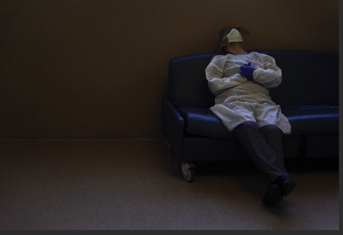 . @jaethephotog, videographer J.R. Hall and I went into two Southern California hospitals on Tuesday for  @AP. Jae and I had gone into a COVID unit over the summer. This was much worse.