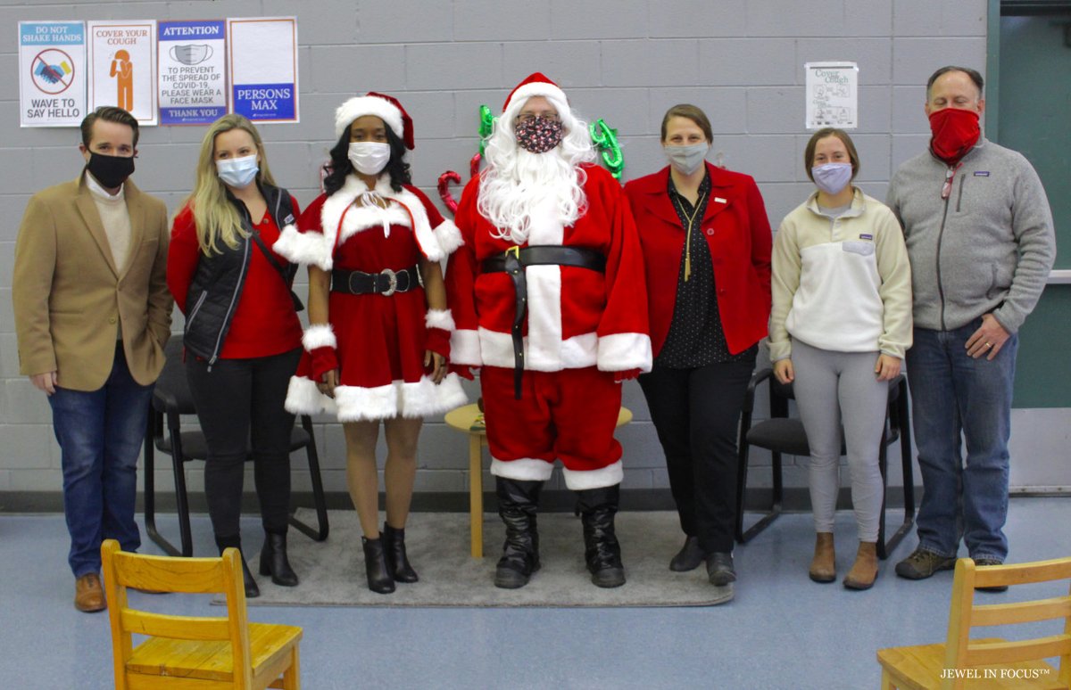 GilbaneChicago's tweet photo. 'Tis the season! Gilbane Chicago visited the students of Lavizzo Elementary, a Chicago Public Schools located in Chicago's Roseland neighborhood to spread a little holiday cheer!
#GilbaneCares #RemarkableTogether https://t.co/F4yUvHcpCk