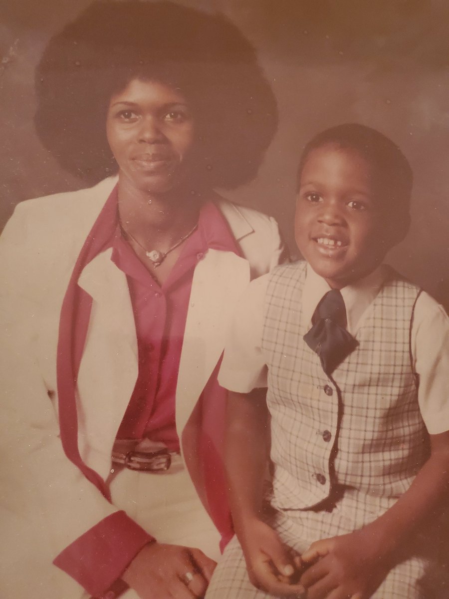 JAKAFELLAMOVIN's tweet image. #tbt I told y'all I was born this way str8 up. My momma always had me in suits and dressing fly all my life since I was a baby. I had to become the man I did just so I could make her proud. #SumMoOfIt #LoveMyMomma #Str8Up