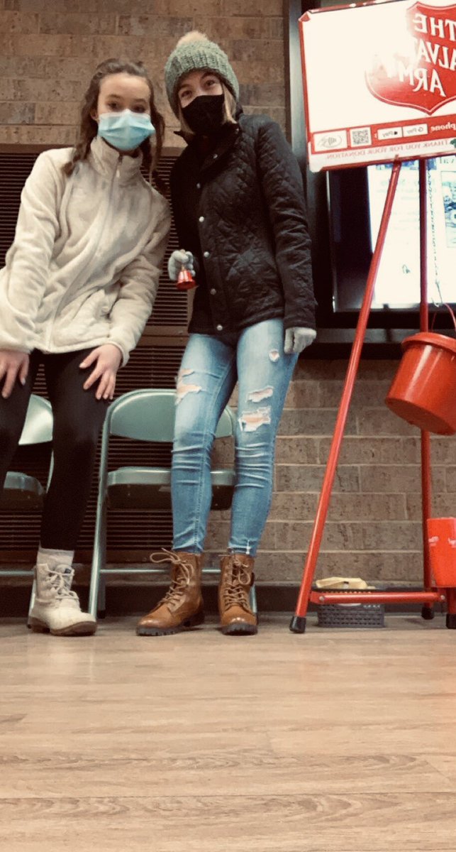 MedinaKeyClub's tweet photo. Salvation Army Bell Ringing! Merry Christmas 🎄 https://t.co/GpDojfb9gg