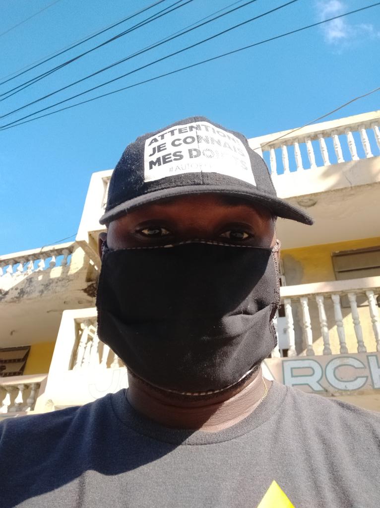 Lepluspetit's tweet image. Aprè tit Dòk, Mon Pè, Pastè, jodi an pandan m nan lari gon sitwayen ki rele m #Kòmandan kareman 😂😂

Ou kwè se Konbinezon Mask+Kepi an ki fè l panse se kòmandan m ye an mofi?

Antouka pa soti san mask nou timoun