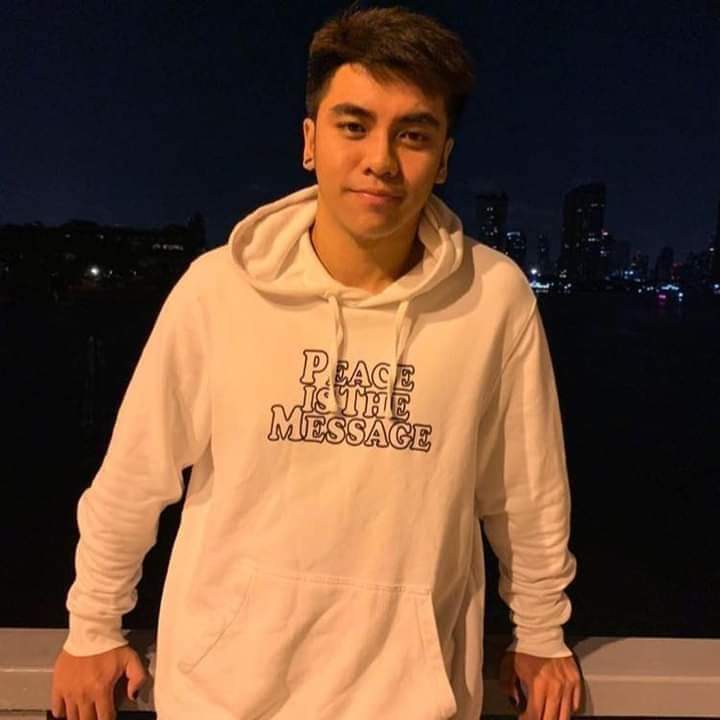 WINKfCQuVcWmZ8m's tweet photo. น้องภูมและเพื่อนตอนนี้เกมอยู่ สน.ปทุมวัน ใครก็ได้ไปช่วยมันที ขอทนายด้วยครับ ตอนนี้อยู่สนปทุมวัน เวลา 2:58 น วันที่ 25 ธันวาคม โดนข้อหาเขียนป้าย ยกเลิก 112 Sasalak Neth ใครติดต่อทนายสิทธิมนุษยชนได้บ้างครับ    #นะจ๊ะ   #ยกเลิก112 #ม112 https://t.co/jgjIfqFJZr