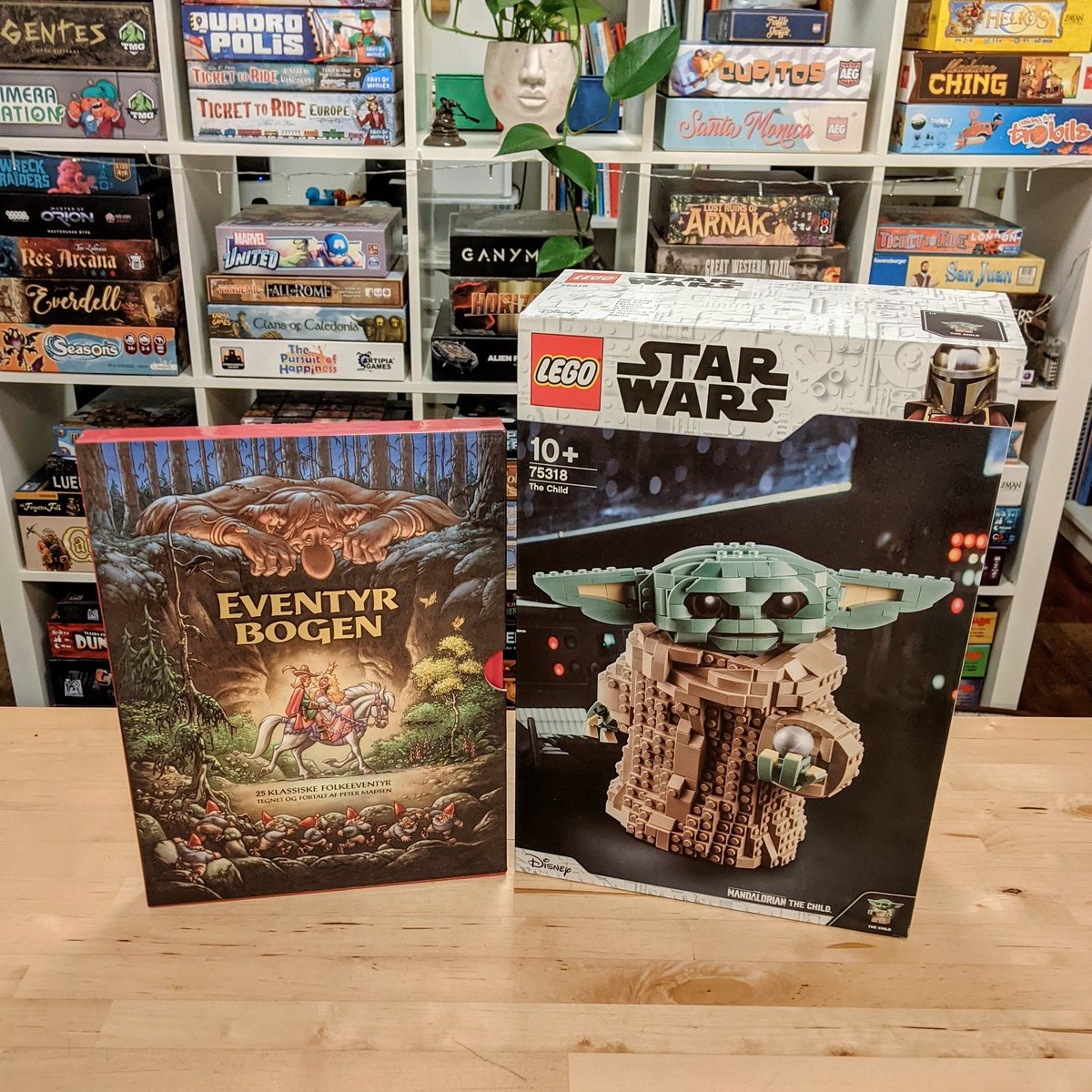 I have the best wife! 🥰 Not only is she carrying my child (he's due at the start of February), but she also gave me "The Child" as a Christmas present. Now I just need to convince her to name our son Grogu 🤣 
#Christmas #StarWars #LEGO