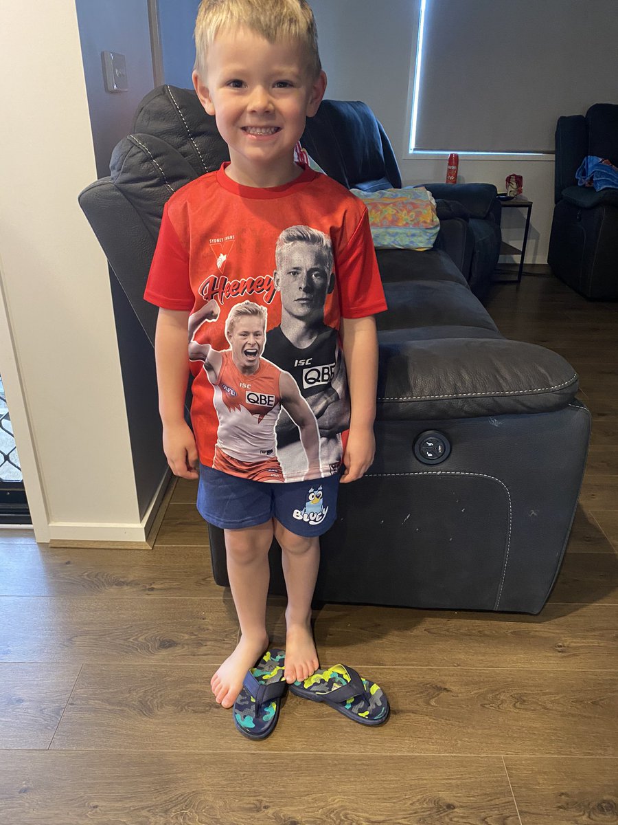 grub3's tweet photo. And just like we said @IHeeney when you get T-shirts we will buy them!! @sydneyswans https://t.co/X9S5SdksYb