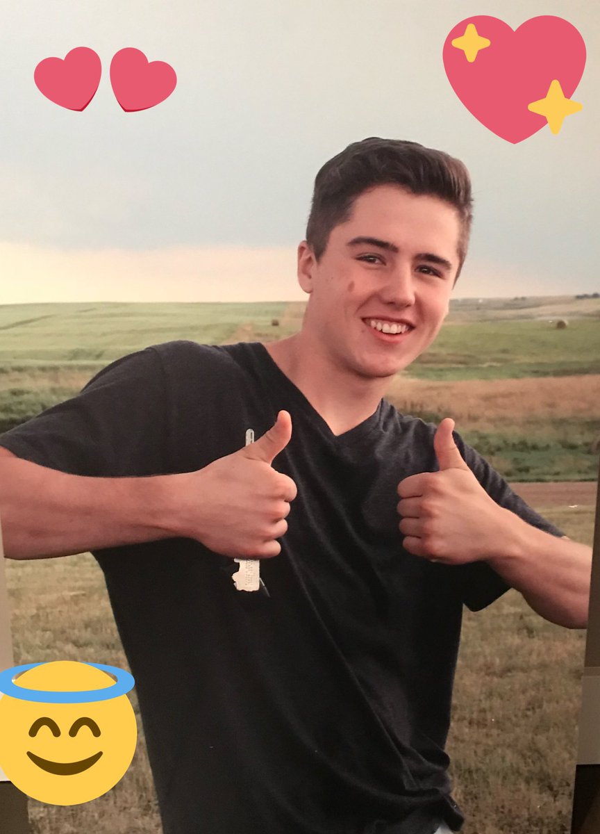 Laurie_13645's tweet photo. Merry Christmas to everyone love Scott Jordyn &amp; I and Evan in heaven. Our family is wishing everyone a safe healthy and happy holiday. 🎄#MerryChristmas memories are so important. #Tommy17 #foreverinourhearts ❤️💙@ET_Memorial #besafe #Believe 💚💛 https://t.co/OVPXob8VCh