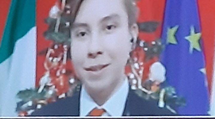italianvietcong's tweet photo. Il discorso di Natale del nostro Presidente
#ilcollegio5 #dipiero #tg2 https://t.co/BB2OIBo4zQ