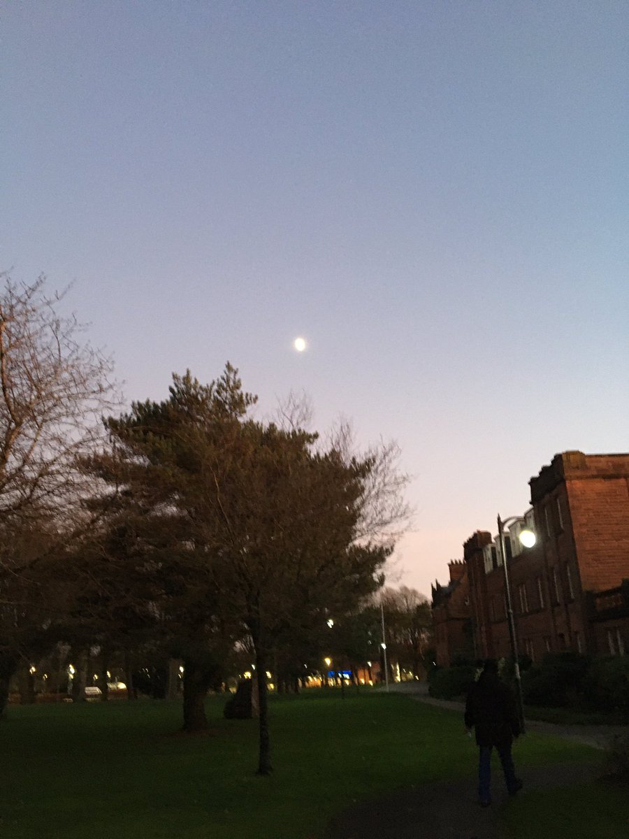 mudnedd's tweet photo. On nights like this, nae place I’d rather be 🏴❤️ #thecrichton #Dumfries #Doonhamer #lovewhereyoulive #monthetoon https://t.co/9zZ1c1zC9w