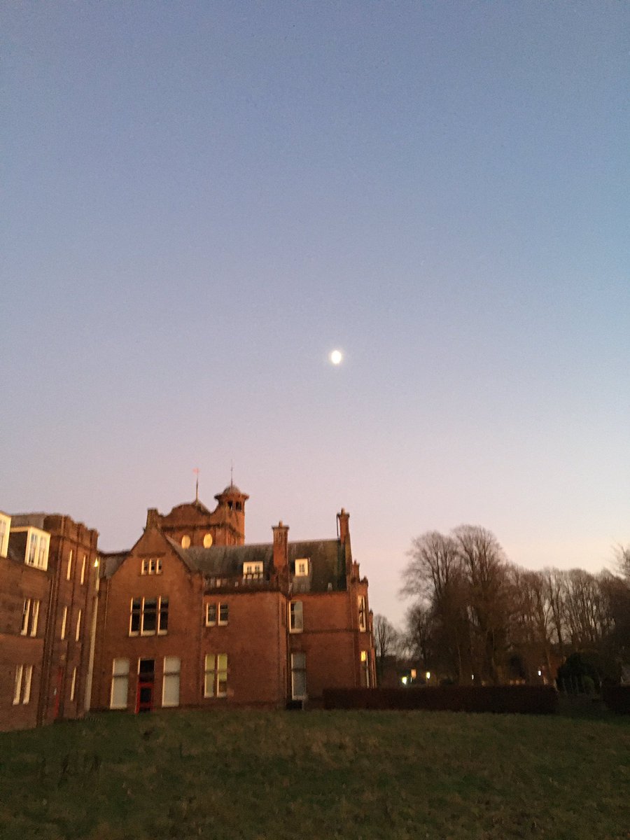 mudnedd's tweet photo. On nights like this, nae place I’d rather be 🏴❤️ #thecrichton #Dumfries #Doonhamer #lovewhereyoulive #monthetoon https://t.co/9zZ1c1zC9w