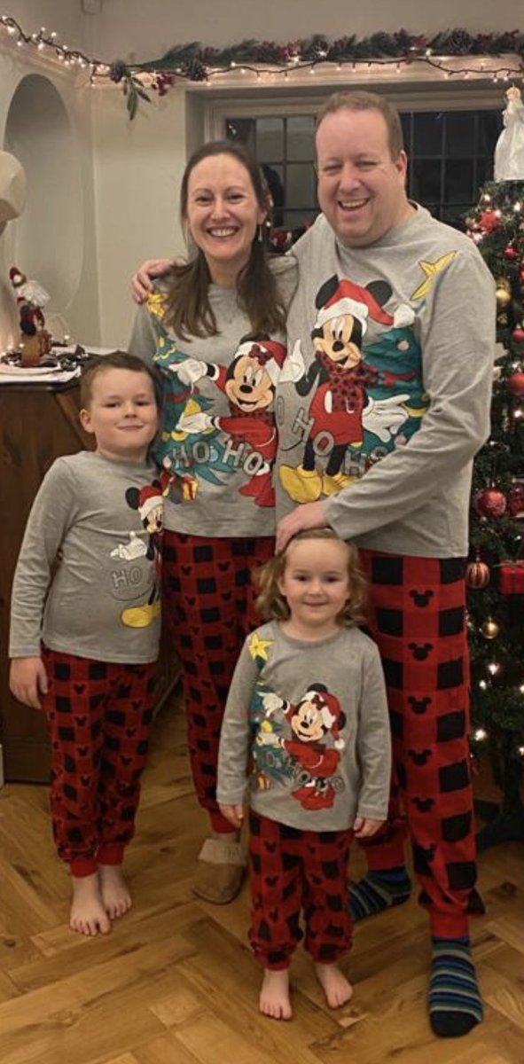 alunsq's tweet photo. Merry Christmas from the Squire family https://t.co/Z1IICZRC9h