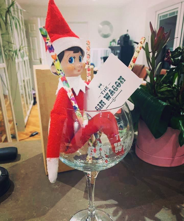 Love this photo of one of our gin glasses, shared by Nina, who treated herself to one for Christmas. Looks like their cheeky elf has been having a festive G&amp;T. 🤣 Hope lots of you are enjoying a Christmas Eve G&amp;T, too! 🎄🎅🍸
#elfontheshelf #logoglass