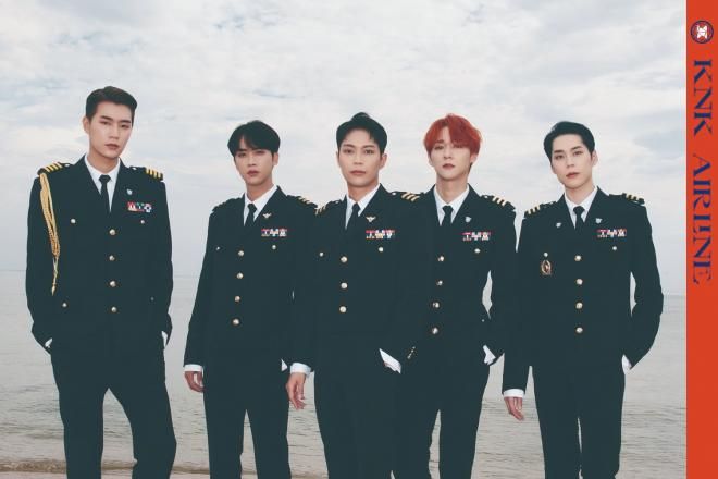 NSWEET0's tweet photo. la verdad que me re contra encanto, con este comeback me intereso mas knk y los empece a stanear fuerte, ENCIMA La coreografía está a otro nivel como es posible que hagan que heejun vuele wauu espectacular uwu

#NAVIDADWITHKNK #HOLIDAYWITHKNK #크나큰 #RIDE
@KNKOfficial220 https://t.co/9TylEHXabR