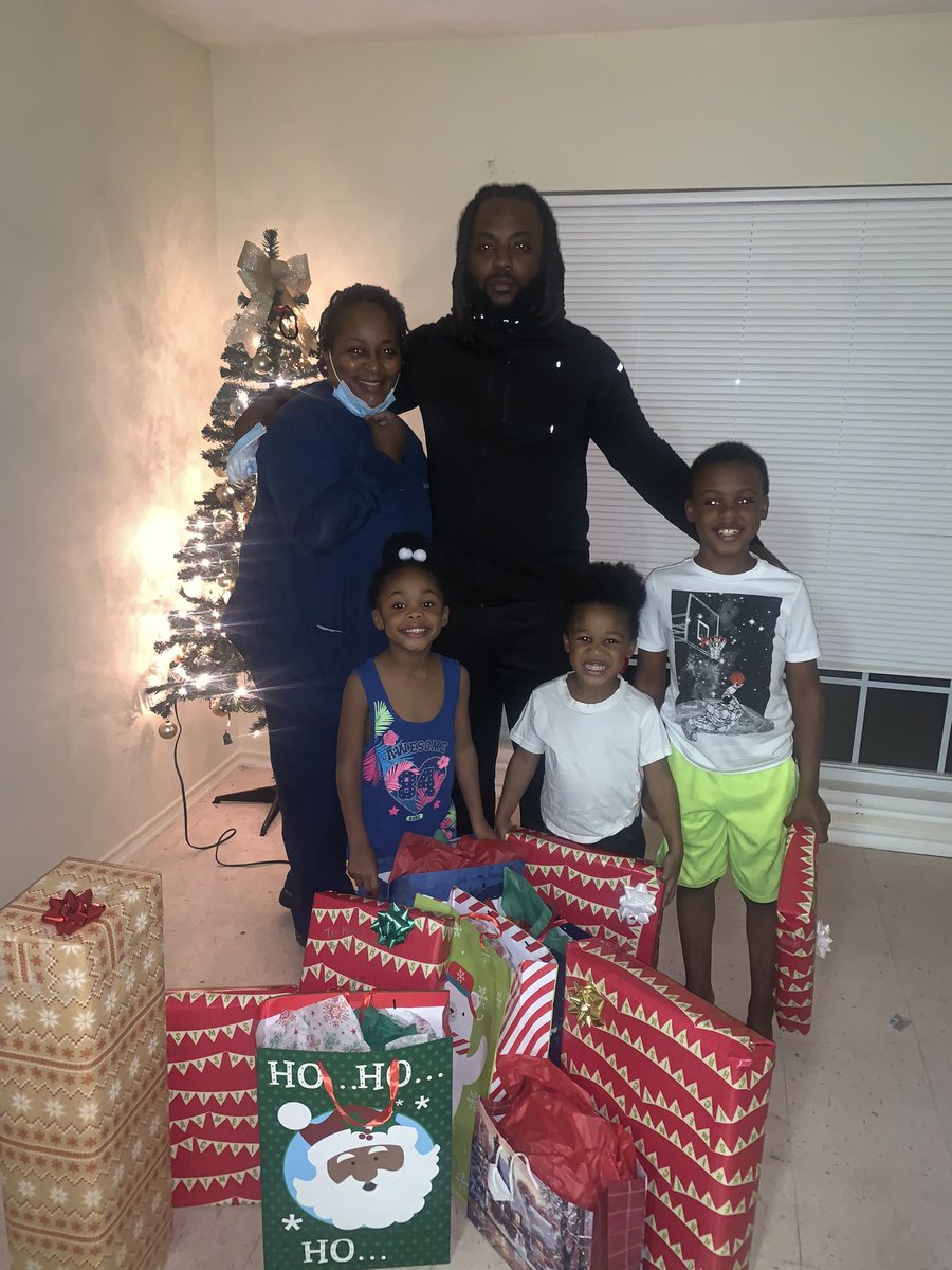 LOTTERY_PICK3's tweet photo. First Christmas 🎄 toy 🧸 drive was a success Ma dukes was rocking with me as usual glad I was able to bless 4 kids! This made my Christmas💪🏿💯 https://t.co/dxXl4jP0SP