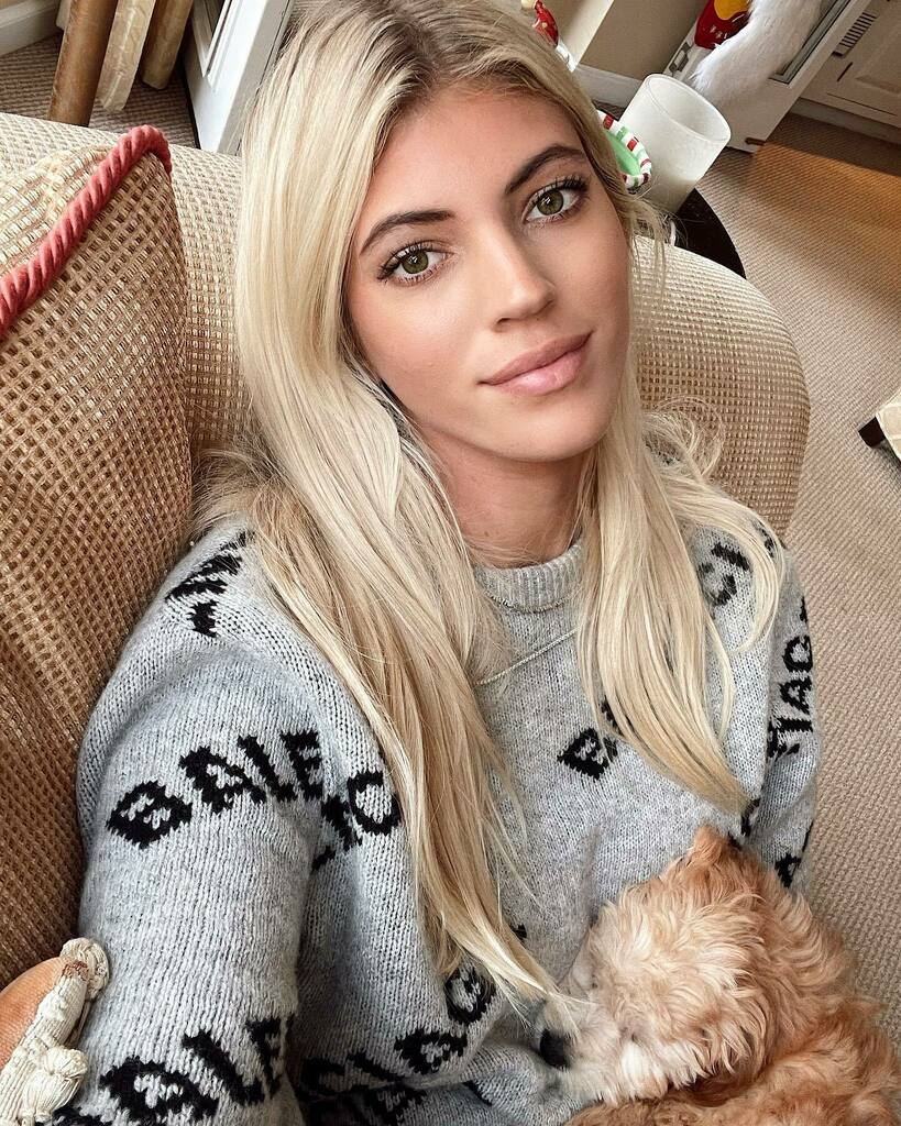 devwindsor's tweet image. Taking a break from cooking to take a little nap 😴🐶 Wishing everyone a holiday filled with love, health, joy and happiness!