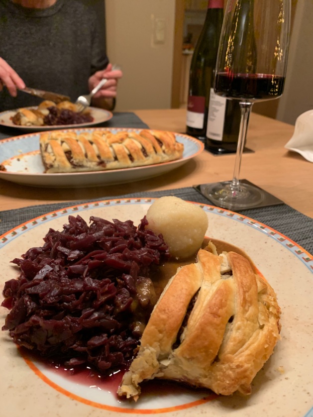 NinaPtz's tweet photo. @Christian__Bach 💕

Linsenbratenliebe 🎄🍷 https://t.co/a70J1JczpA