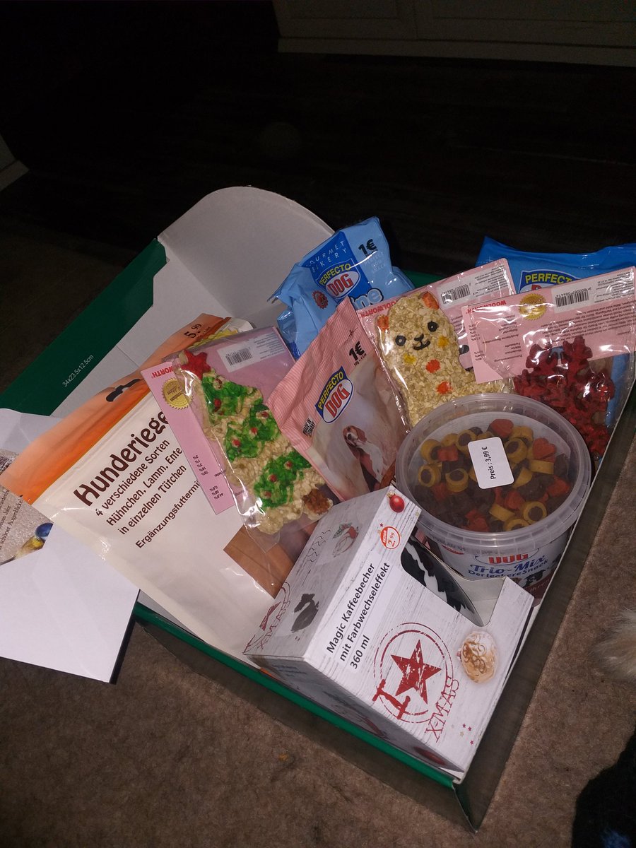 Yoshis0812's tweet photo. Ich durfte gerade das supertolle #fhww20 Päckchen von @sanny73774201 öffnen 😁 Sooo viel und so toll! Vielen vielen lieben Dank 🤗 https://t.co/8F2KAviPJB