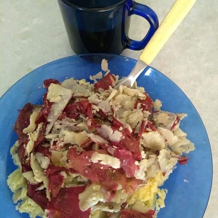 # Hoje à refeição da manhã é um suplemento alimentar top das galáxias! 

A maioria das pessoas não sabem que à maior parte da vitamina está toda concentrada na casca. 

#BatataDoce 

#Manteiga 

#Cafe