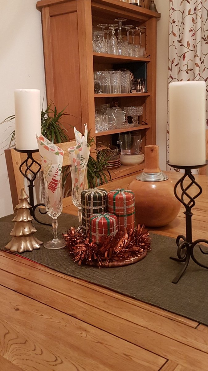 Chibesae's tweet photo. Merry Christmas to you and yours 
It's a time to 
Eat 
Drink 
Laugh 
&amp; be merry https://t.co/MLYmLU4BTZ