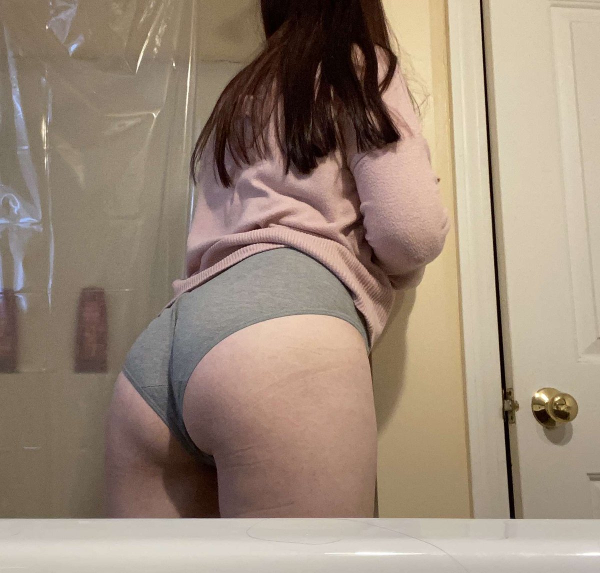 CP_Daddy's tweet image. Happy Christmas Eve 🎄 all @RoseO75216847 needs some love on this booty and doesnt believe it's as amazing as I think it is... What say you all?!