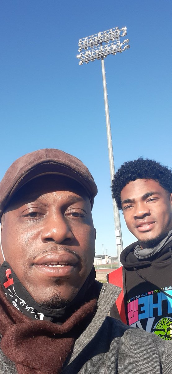 bayoucitypreps's tweet photo. BCP on the way to the BCP recruit QB Gabb Larry Chrismas Eve show against FB Hightower! #BCPKNOWS #BCPSCHOLARATHLETES #BCPFOUNDATION @HoustonChronHS @dctf @FOXSportsSW https://t.co/PvjruNq4ak