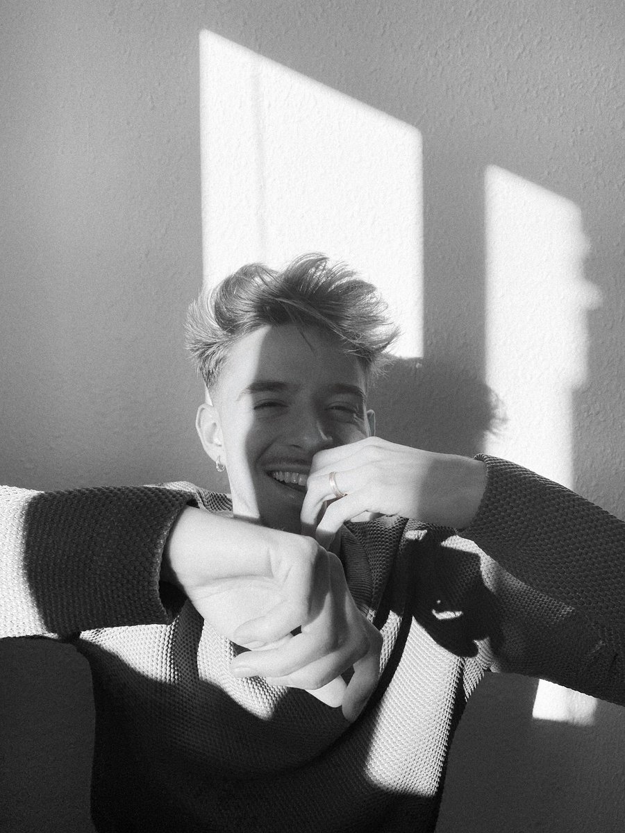 DavidParejoSing's tweet photo. Felices fiestas y to eso 🎄🎁💙 https://t.co/6kPTWV2FZi