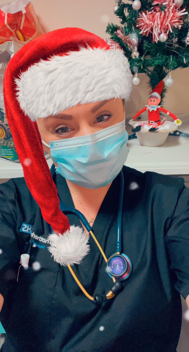 mattrob2207's tweet photo. Merry Christmas Mummy @Leeah_c! We are all so proud of you. The good thing about working nights on Xmas Eve is you can have a glass of Prosecco on Xmas morning at 8am 👍🏻👍🏻👍🏻 https://t.co/Mc27NS9uJP