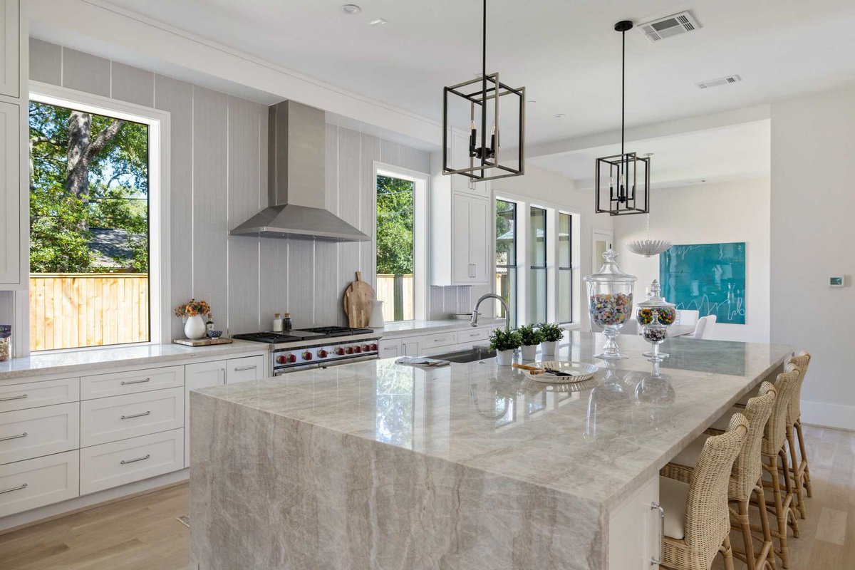 EMcHughRealtor's tweet photo. The tempatures may be cooling, but the Houston housing market is not! #HoustonRealEstate #RealEstateAgent https://t.co/blixQB8buy