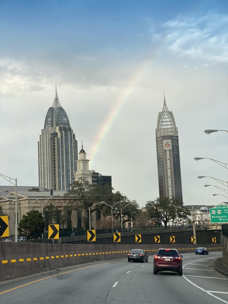 VictoriaLW25's tweet photo. God sent us a Christmas reminder over the city of Mobile to give us Hope during this rough year that we have all been going through. @City_of_Mobile @SandyStimpson https://t.co/5UpQZ0JOTq
