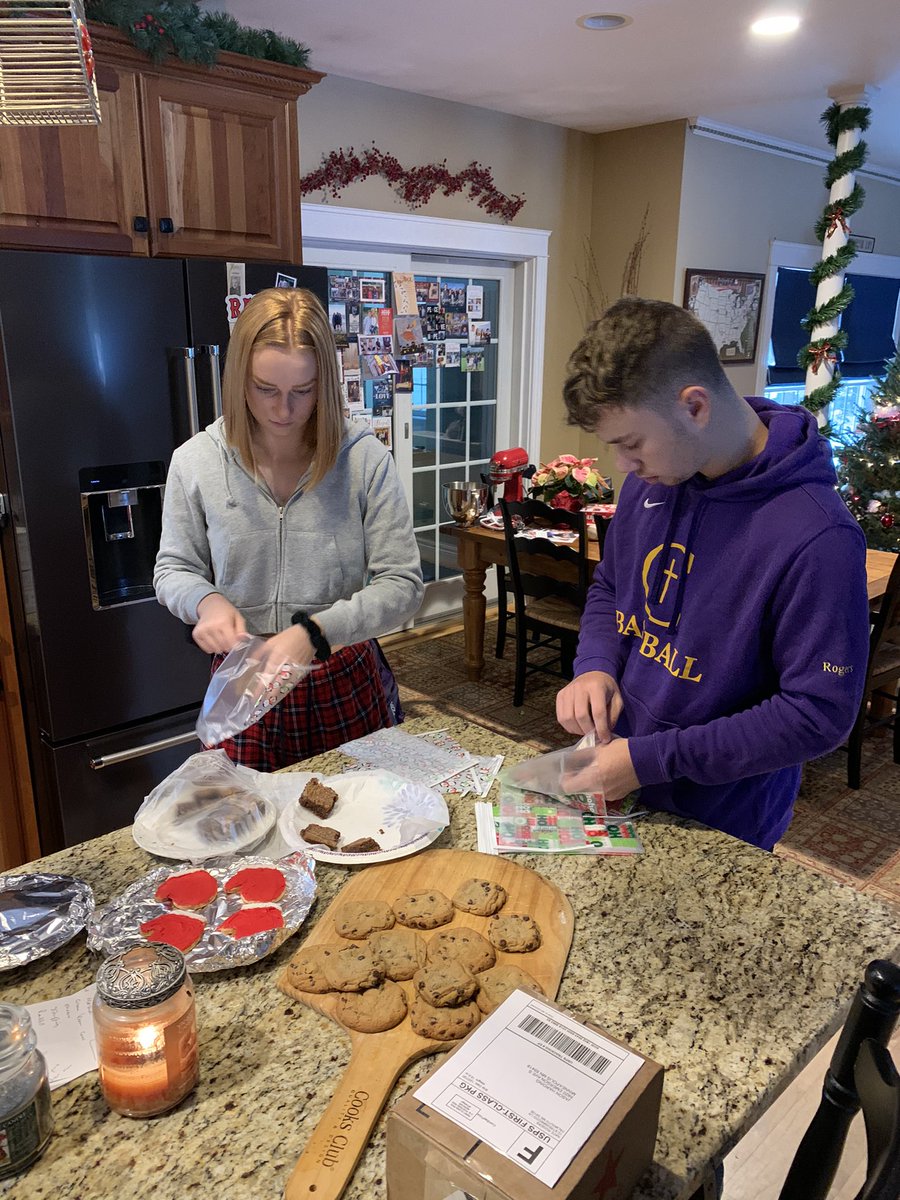 MRoge22's tweet image. Baked &amp;amp; delivered goods to the homeless today &amp;amp; the reply from every person was “God Bless you”. Very uplifting - while we can’t fix their problems today I pray we instilled some hope &amp;amp; faith. Merry Christmas &amp;amp; God bless - praying for peace in 2021 #PeopleForOthers 🙏🙏