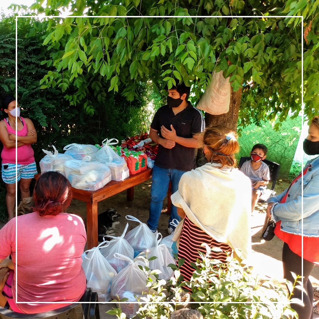 jorrjuarez's tweet photo. De alta, con buena salud y feliz de estar en la calle con ustedes otra vez.

Gracias por los mensajes de todos los días, por preocuparse y por la energía enviada.

Mí deseo de Navidad es que este 2020 de tanto sobrevivir se transforme en un 2021 de mucho progreso para todos 🔵🔴 https://t.co/LZjFfbszOx