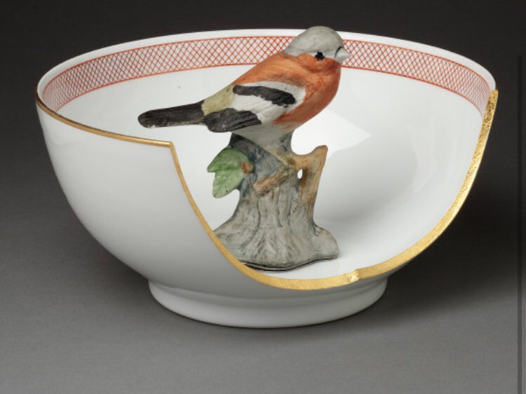 CarolineMcCaff's tweet photo. A Christmassy ceramic from the V&A Museum β¦@V_and_Aβ© - I love this little βRobin Dayβ piece from 2006 by Hans Stofer #MyVam https://t.co/mFzTLeQzvW