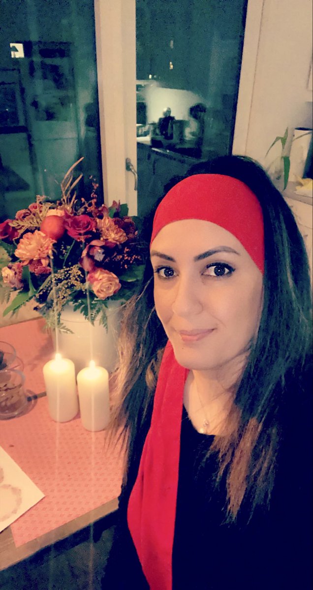ElabassiHalima's tweet photo. Trods sygdom skal I snydes for en julehilsen fra mig til jer. Glædelig jul til jer og jeres familier, og tak for jeres opbakning i medgang og modgang. #dkpol #jul2020 #jul https://t.co/eyxvoZ18Nc