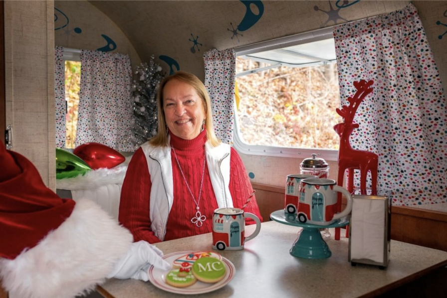 mirandacreative's tweet image. Today (and every day) is a hot chocolate and cookies kind of day! Sharon is so kindly sharing with Santa. ❤️✨

#MirandaCreative #love #holiday2020 #HappyCampers2020